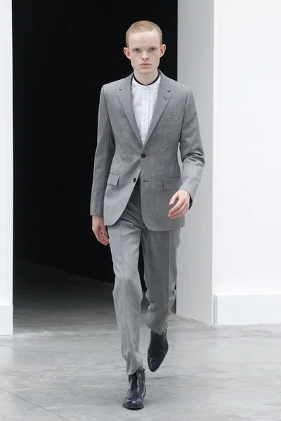 Look 18